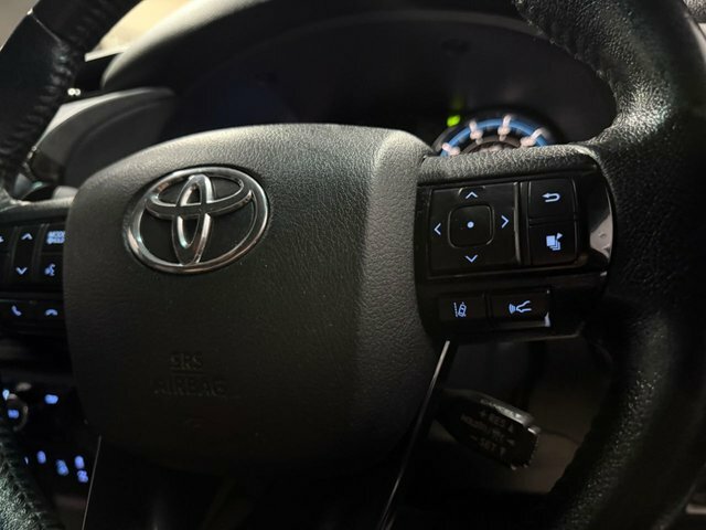 Toyota HILUX D-4d Active Extra Pickup White #40