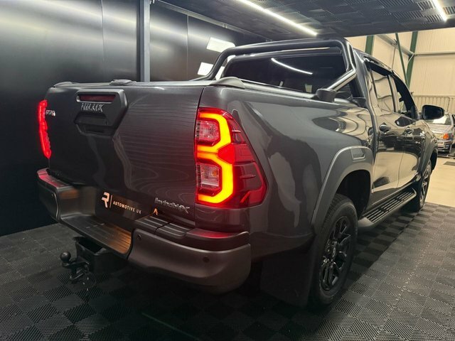 Toyota HILUX D-4d Active Extra Pickup White #7