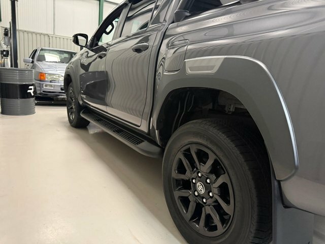 Toyota HILUX D-4d Active Extra Pickup White #69