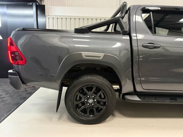 Toyota HILUX D-4d Active Extra Pickup White #70