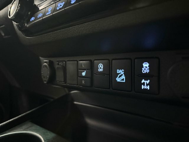 Toyota HILUX D-4d Active Extra Pickup White #39