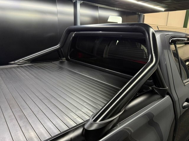 Toyota HILUX D-4d Active Extra Pickup White #25