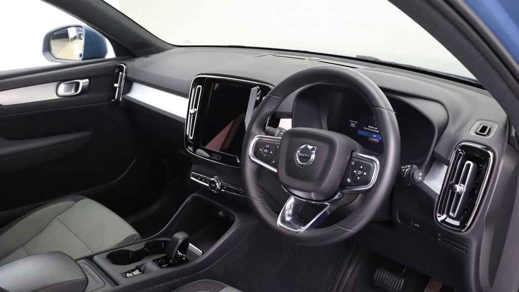 Volvo XC40 B3 P Core Cruise Control, Park Assist, Apple Ca YX23HRA #4