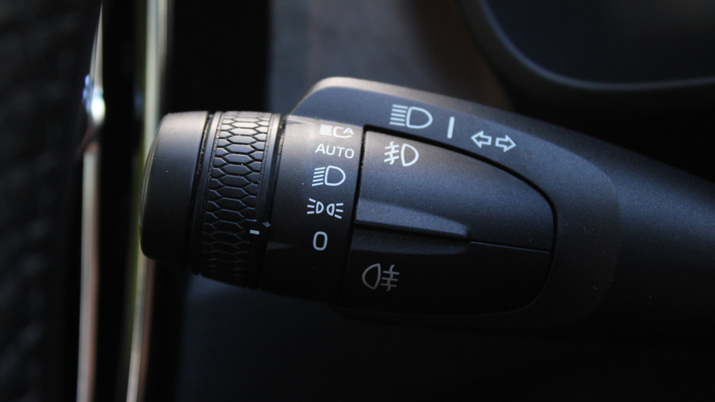 Volvo EC40 Plus Black Edition Black #20