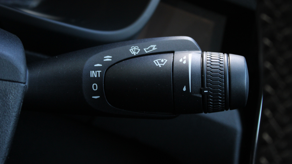 Volvo EC40 Plus Black Edition Black #23