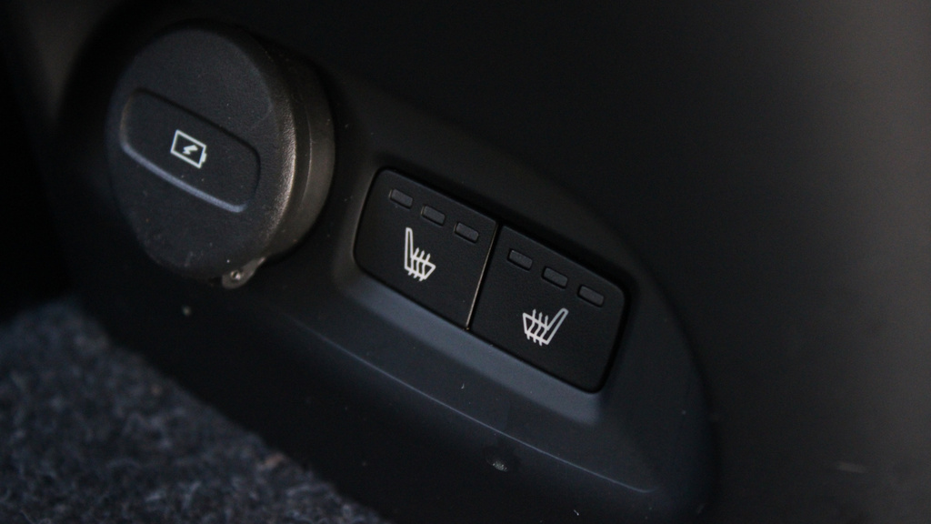Volvo EC40 Plus Black Edition Black #41