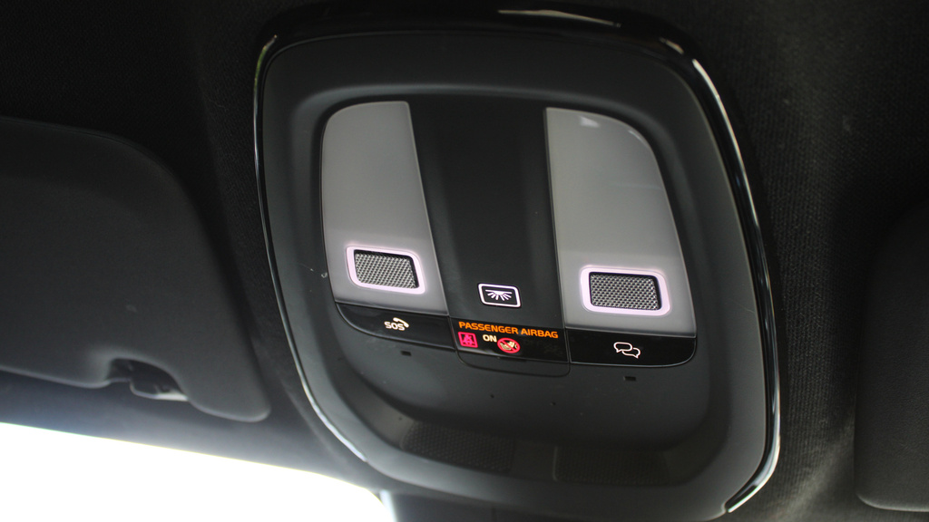 Volvo EC40 Plus Black Edition Black #28