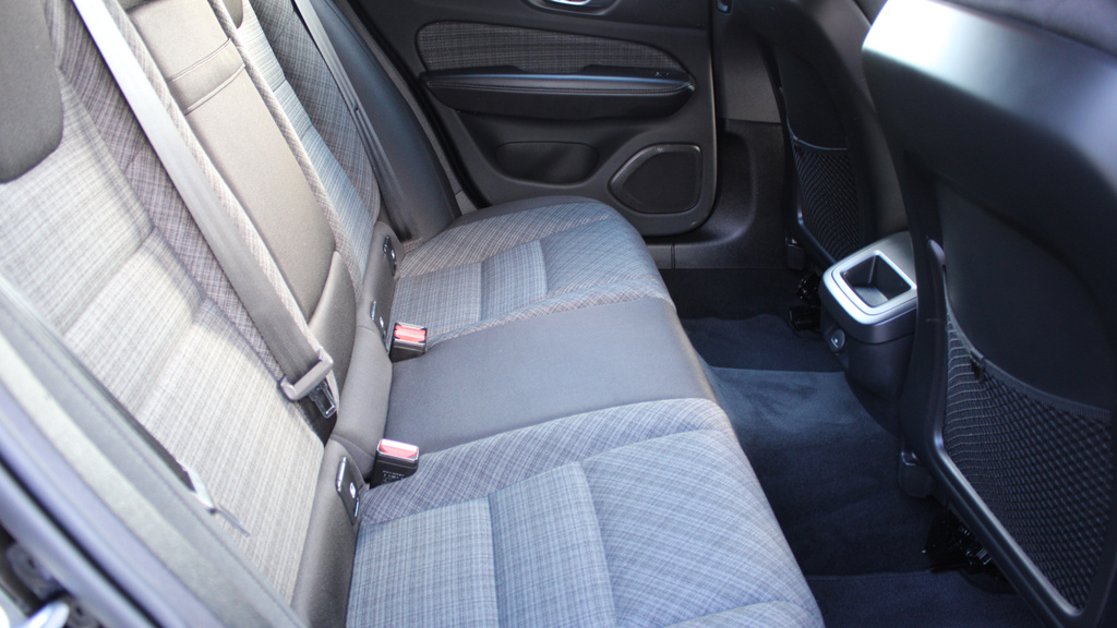 Volvo V60 B3 P Core Park Camera, Google Assistant, Apple  #6