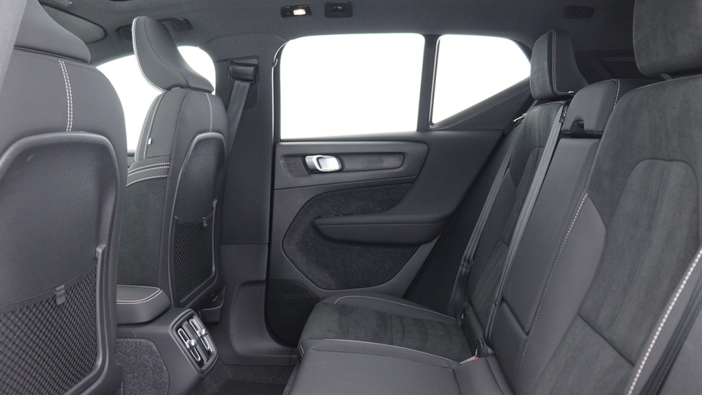 Volvo XC40 B4 P Ultra Dark Sunroof, Harmankardon Sound, 3 YF25BVD #6
