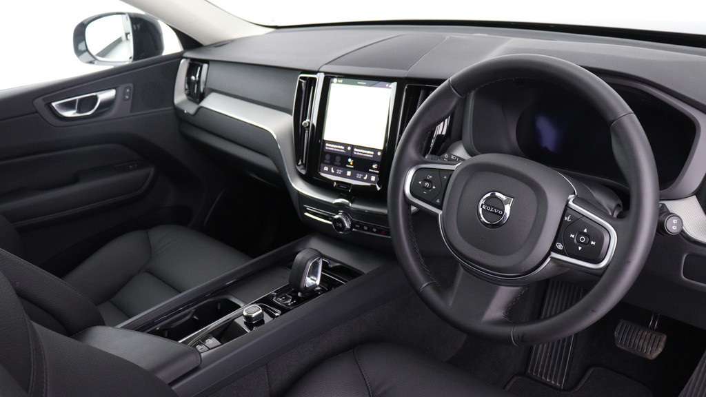 Volvo XC60 B5 P Awd Core Park Camera, Heated Seats, Apple YH26OLA #4