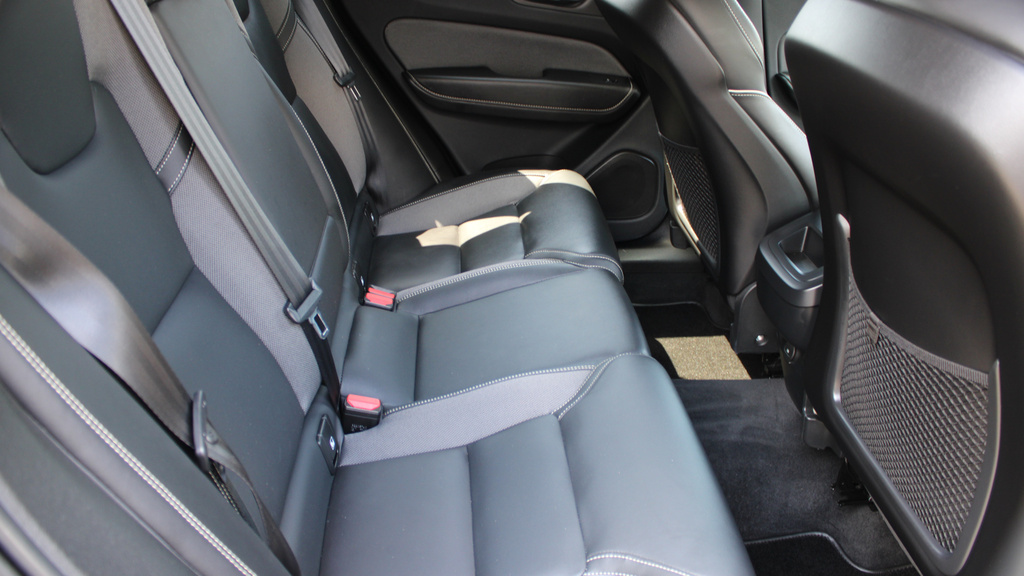 Volvo XC60 B4 D Awd R-design Heated Seats, Park Camera, Ti NX22KTU #6