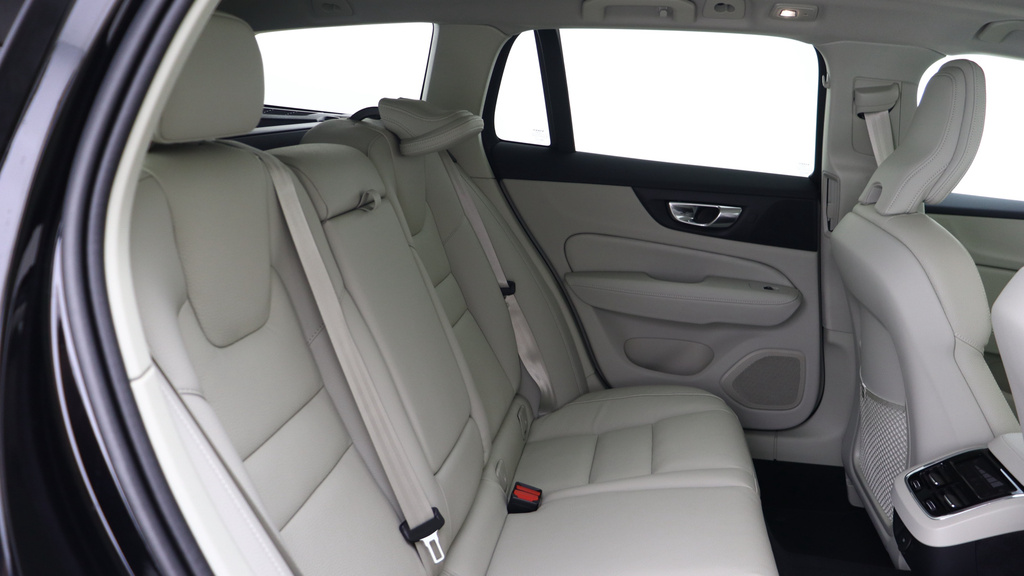 Volvo V60 B4 P Ultra Dark Blond Leather, Sunroof, Harman YB26NWN #6