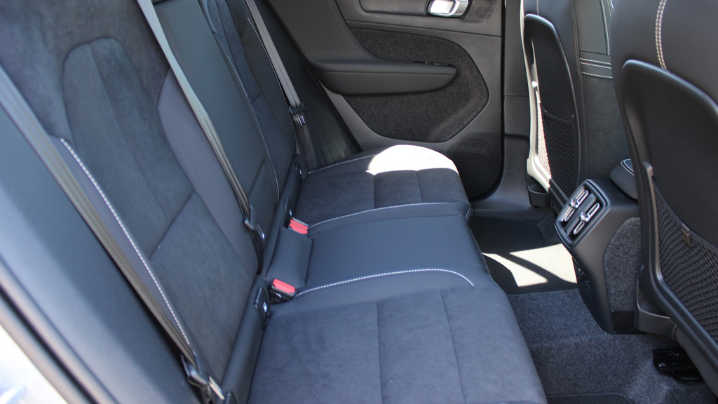 Volvo XC40 B3 P Plus Black Edition Park Camera, Heated Sea YB26WTV  #6