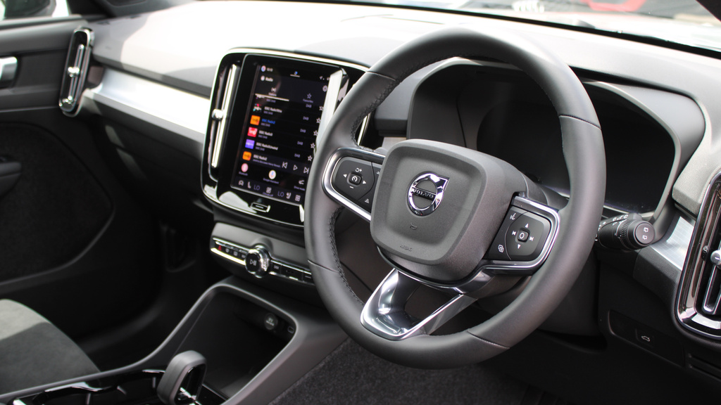 Volvo XC40 B3 P Plus Black Edition Park Camera, Heated Sea YB26WZO  #4