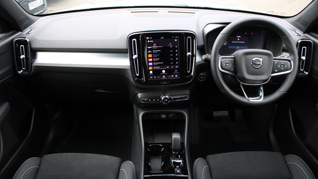 Volvo XC40 B3 P Plus Black Edition Park Camera, Heated Sea YB26WZO  #5