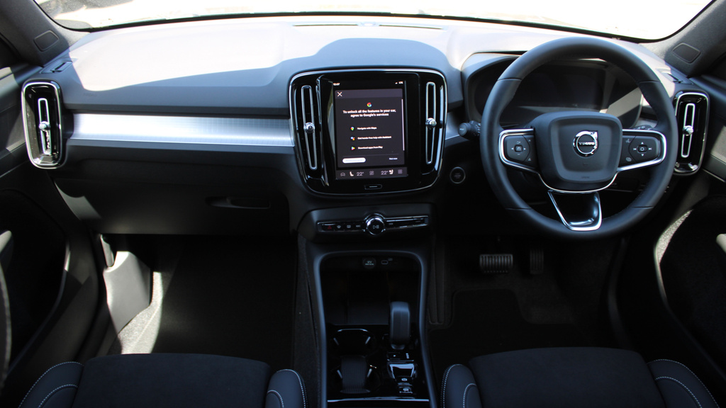 Volvo XC40 B3 P Plus Black Edition Park Camera, Heated Sea YB26ZBX  #5