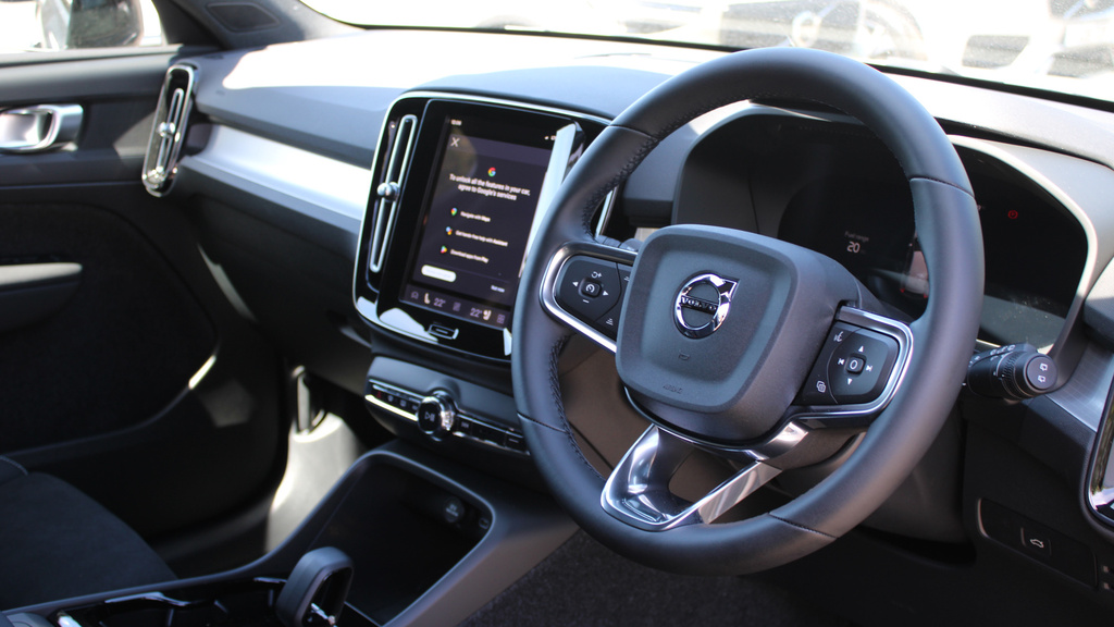 Volvo XC40 B3 P Plus Black Edition Park Camera, Heated Sea YB26ZBX  #4