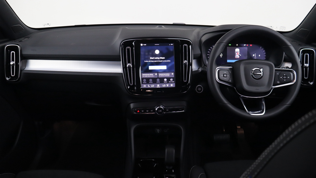 Volvo XC40 B3 P Plus Dark Park Camera, Heated Seats, Apple YB26HNC #5
