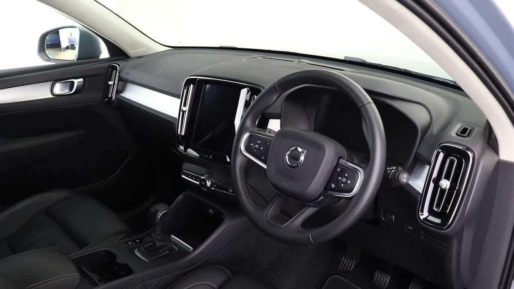 Volvo XC40 T3 Momentum Pro Park Camera, Heated Seats, #4