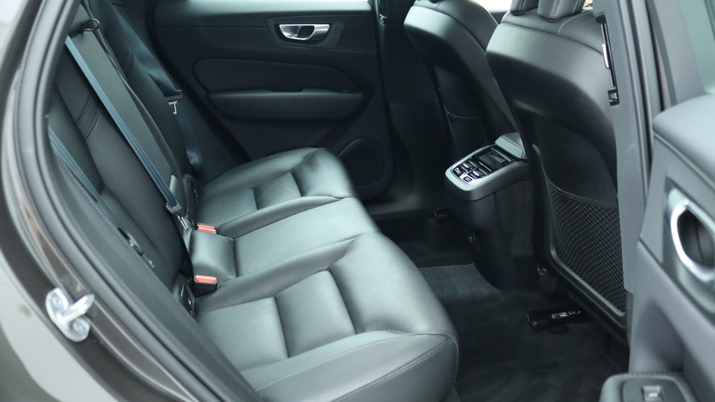 Volvo XC60 B4 P Plus Dark Harmankardon Sound, 360 Camera, WA23NWC #6