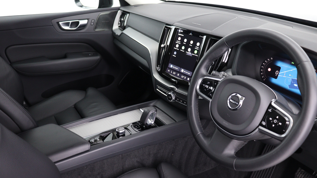 Volvo XC60 B4 P Plus Dark Harmankardon Sound, 360 Camera, YY23NTN #4