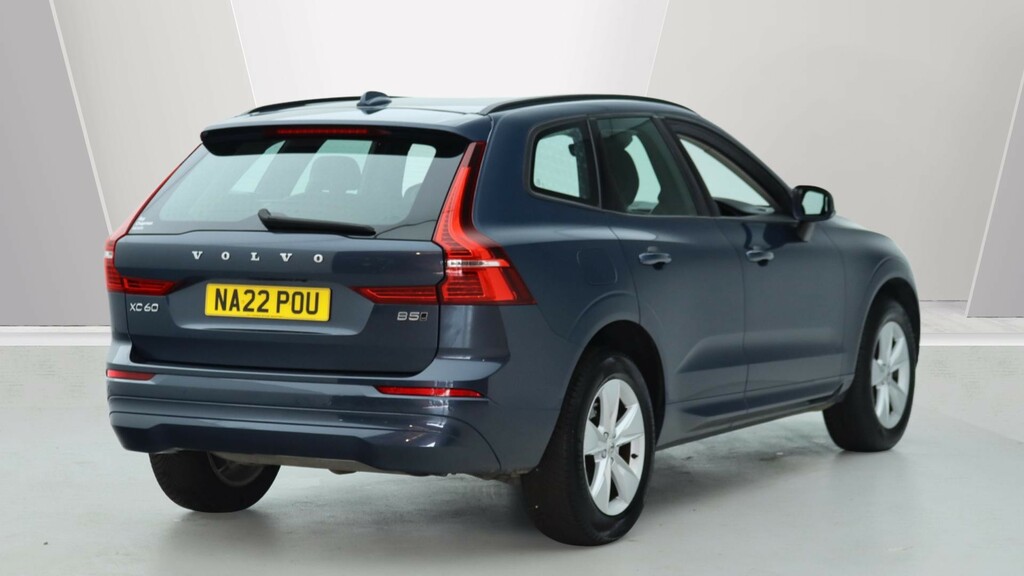 Volvo XC60 B5 P Awd Momentum Park Camera, Heated Seats, Go NA22POU #2