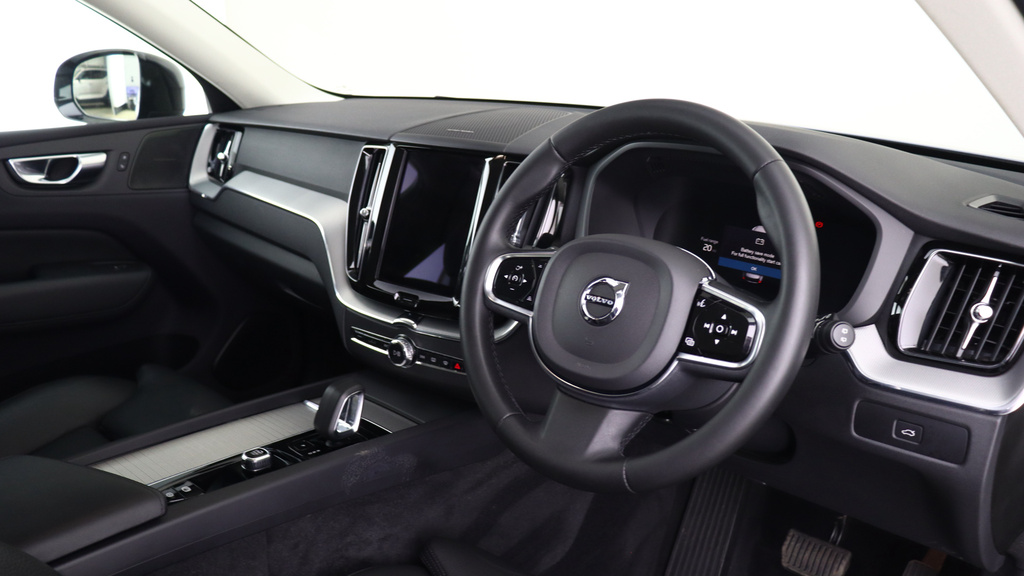 Volvo XC60 B4 P Plus Dark Harmankardon Sound, 360 Camera, YR23MHM #4