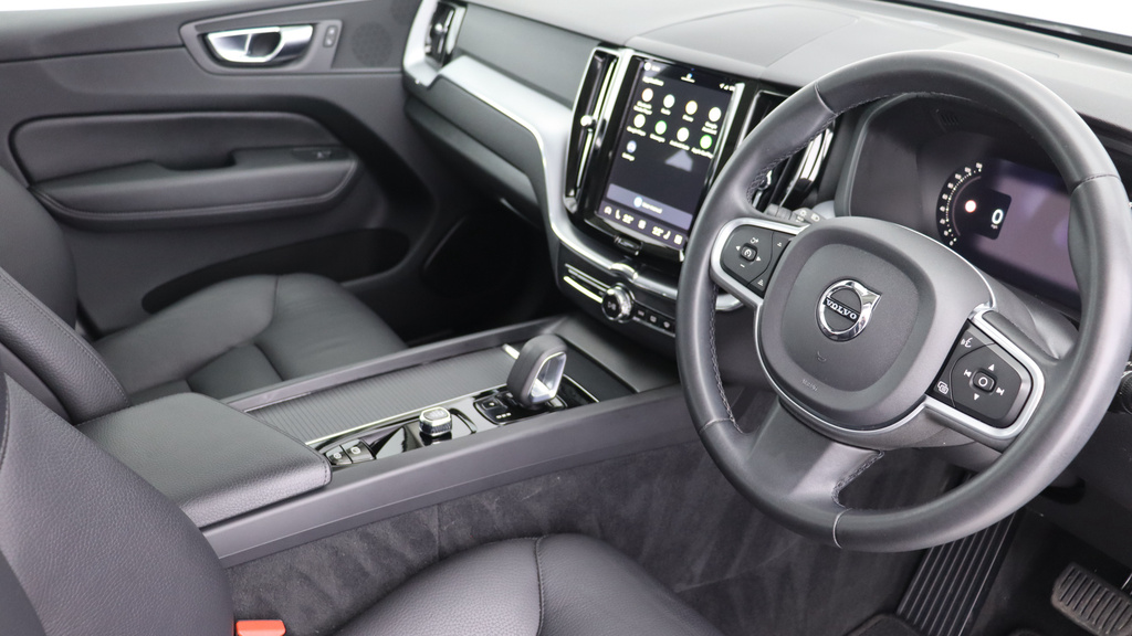 Volvo XC60 B5 P Awd Momentum Google Infotainment, Park Cam NA22CHH #4