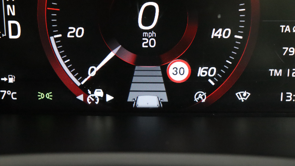Volvo XC90 2.0 T6 Inscription White #21