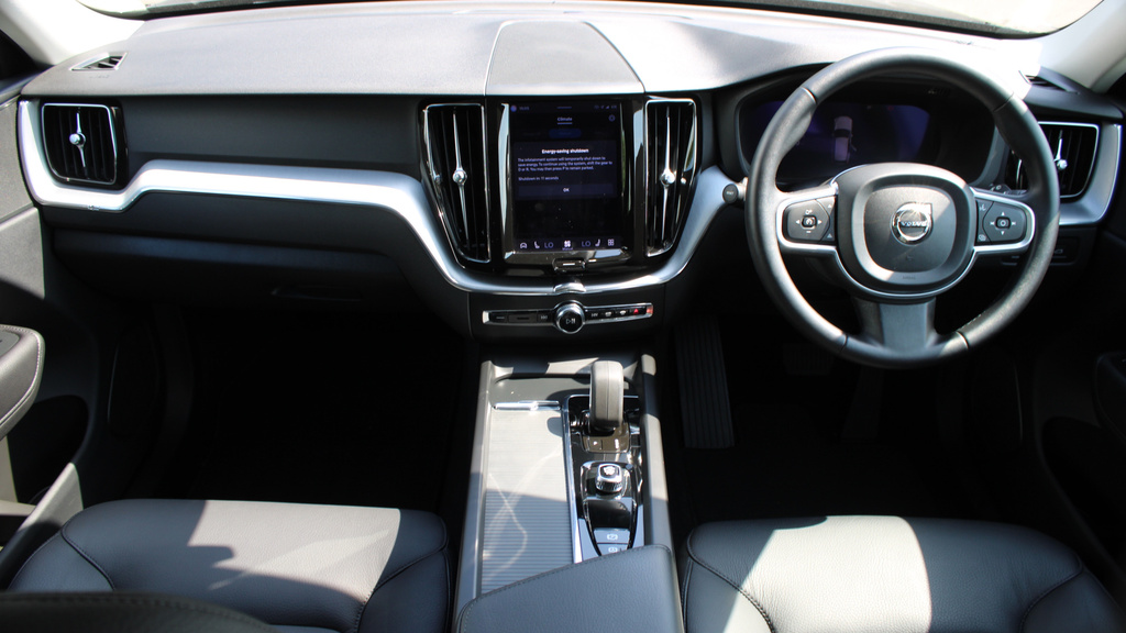 Volvo XC60 B5 P Momentum Park Camera, Heated Seats, Google NA22LWH  #5