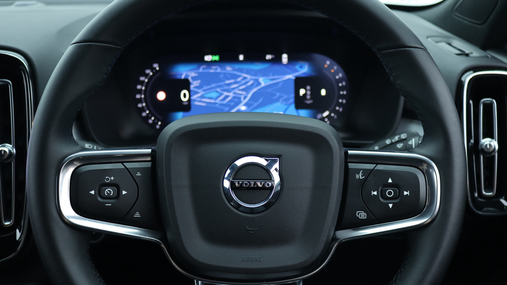 Volvo XC40 2.0 B4p Plus Pro Black Edition Black #31
