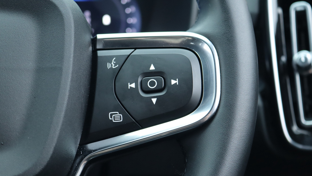 Volvo XC40 2.0 B4p Plus Pro Black Edition Black #19