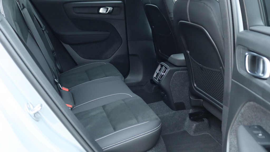 Volvo XC40 B3 P Plus Black Edition Park Camera, Heated Sea  #6