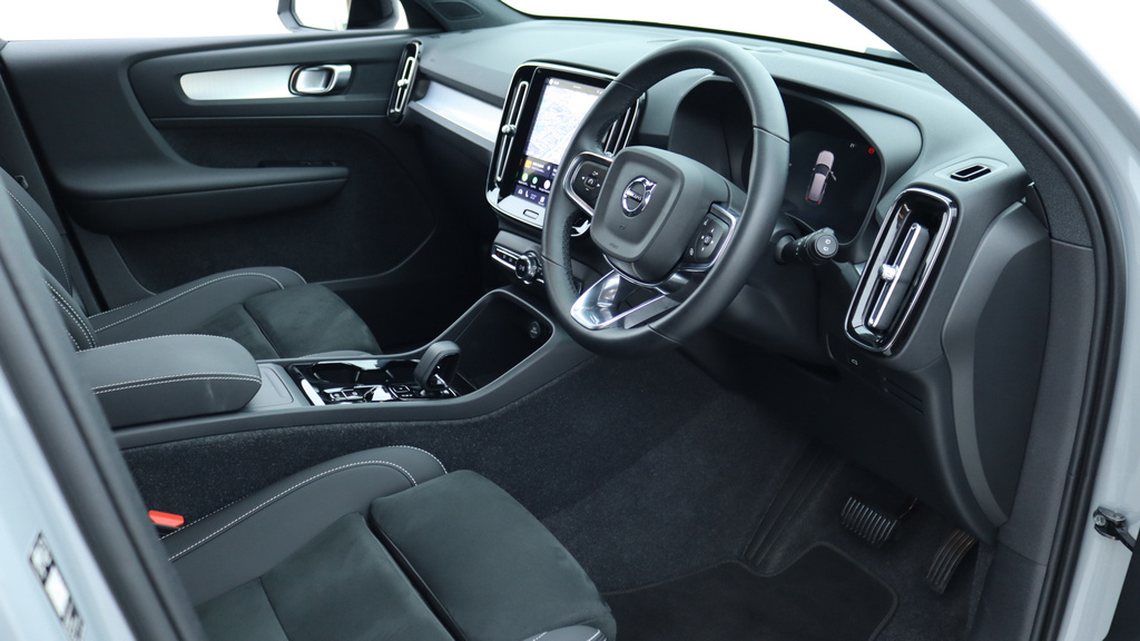 Volvo XC40 B3 P Plus Black Edition Park Camera, Heated Sea  #4