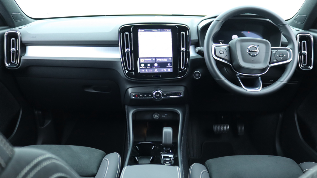 Volvo XC40 B3 P Plus Black Edition Park Camera, Heated Sea  #5