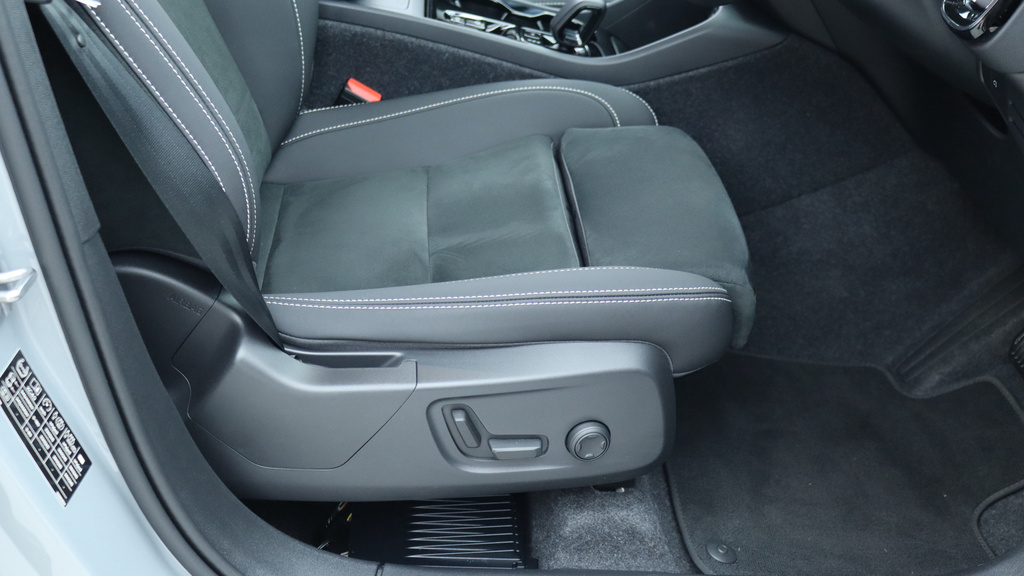 Volvo XC40 2.0 B4p Plus Pro Black Edition Black #25