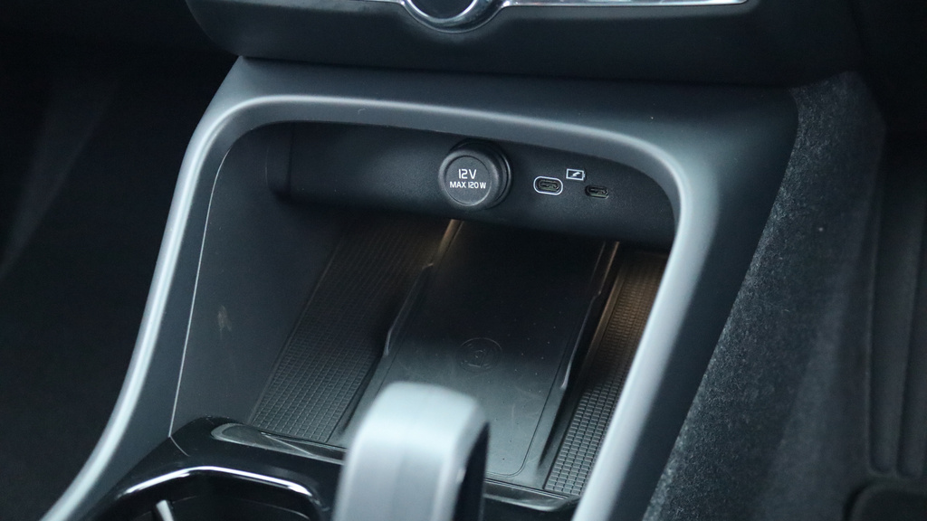 Volvo XC40 2.0 B4p Plus Pro Black Edition Black #32