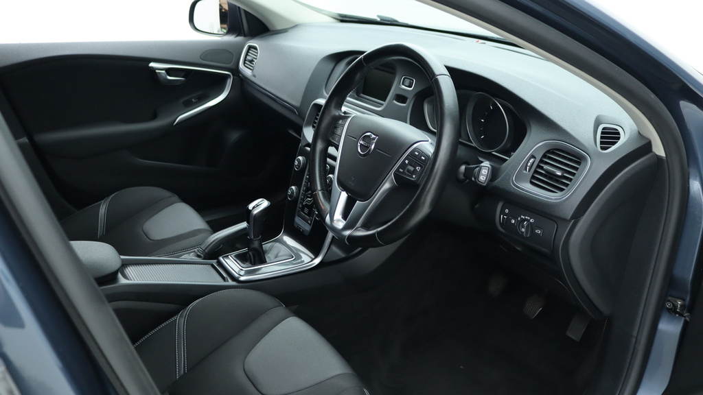 Volvo V40 D2 Momentum Park Assist, Upgraded Alloys,  #4