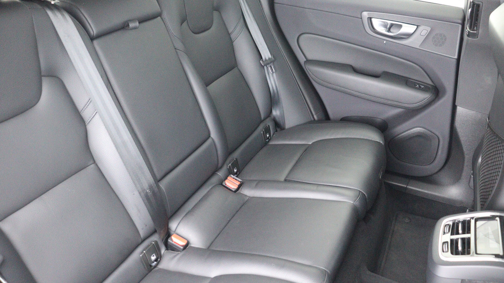 Volvo XC60 B4 P Plus Dark 360 Camera, Rear Tints, Leather,  #6