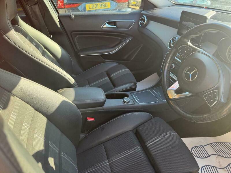 Mercedes-Benz C Class 1.6 Gla180 Urban Edition Black #6