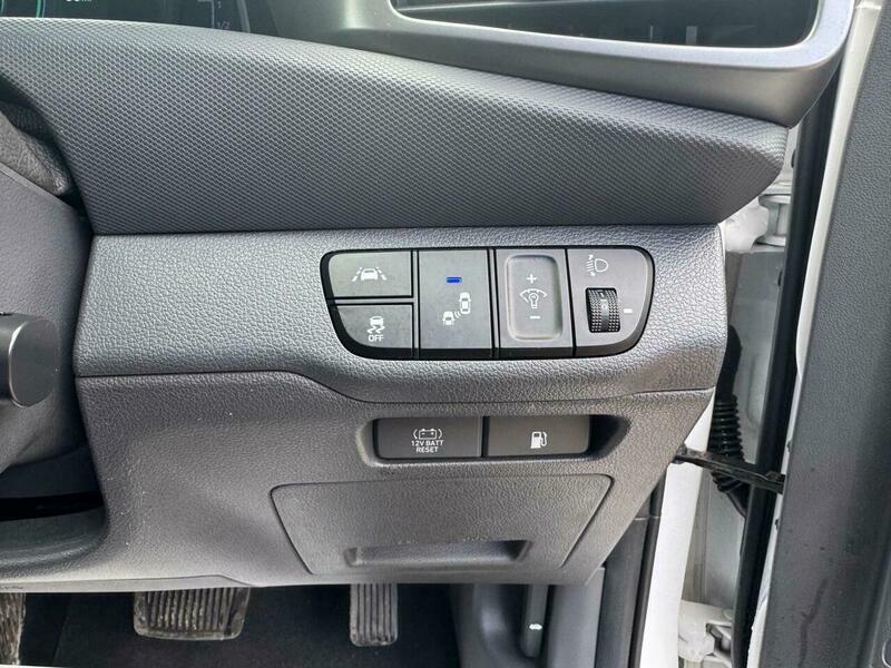 Hyundai Ioniq Hatchback White #15