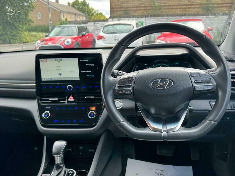 Hyundai Ioniq Hatchback White #25