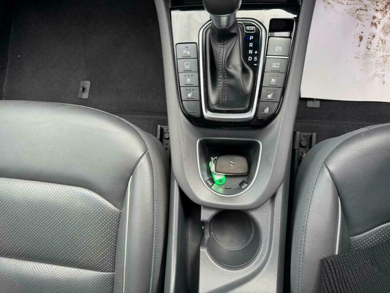 Hyundai Ioniq Hatchback White #24