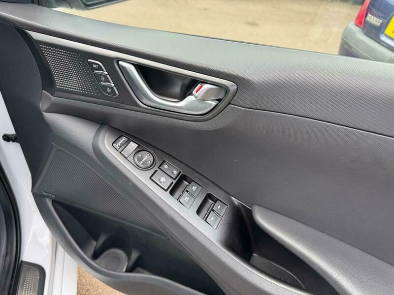 Hyundai Ioniq Hatchback White #14