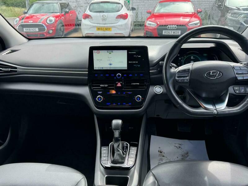 Hyundai Ioniq Hatchback White #30