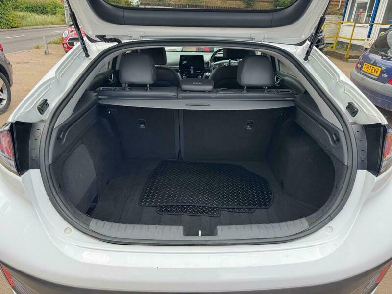 Hyundai Ioniq Hatchback White #11