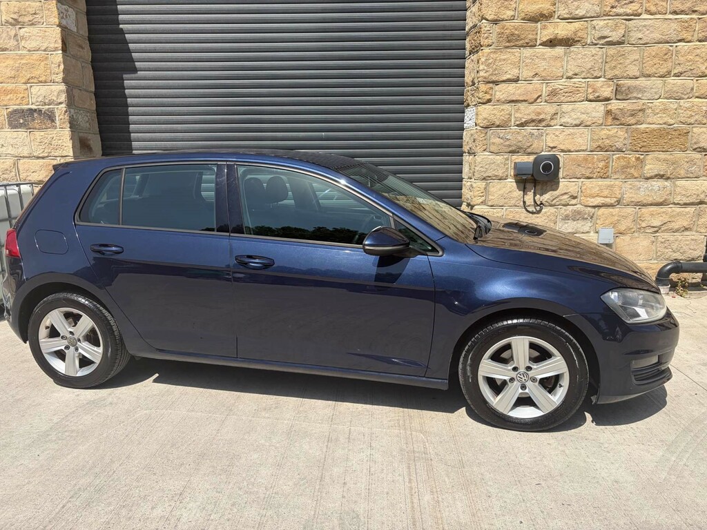 Volkswagen Golf 2015 2.0 Tsi Bluemotion Tech R Hatchback Petro Blue #3
