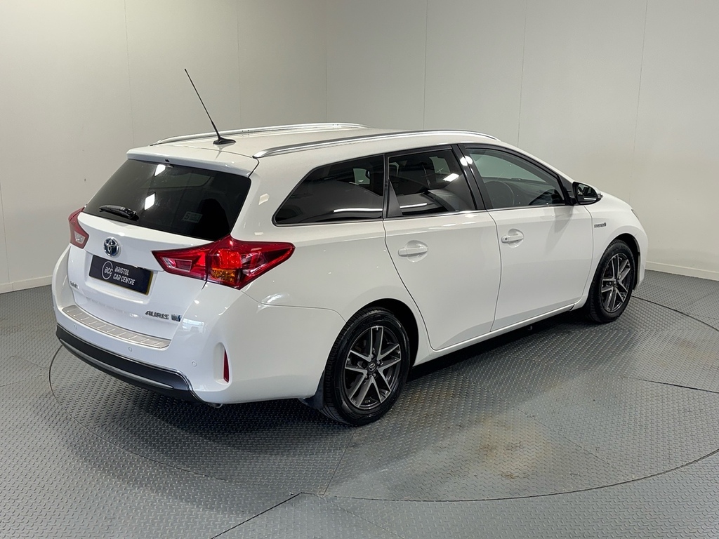 Toyota Auris Vvt-h Icon WN15JHX White #2