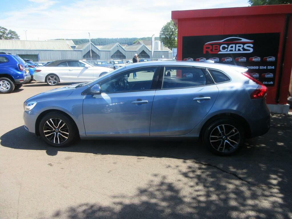 Volvo V40 Hatchback 2.0 D2 Momentum Nav Plus Euro 6 Ss YY17WLU Blue #4