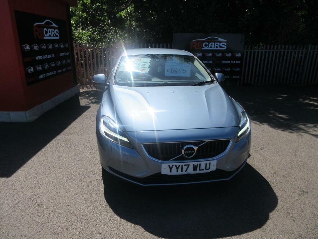 Volvo V40 Hatchback 2.0 D2 Momentum Nav Plus Euro 6 Ss YY17WLU Blue
